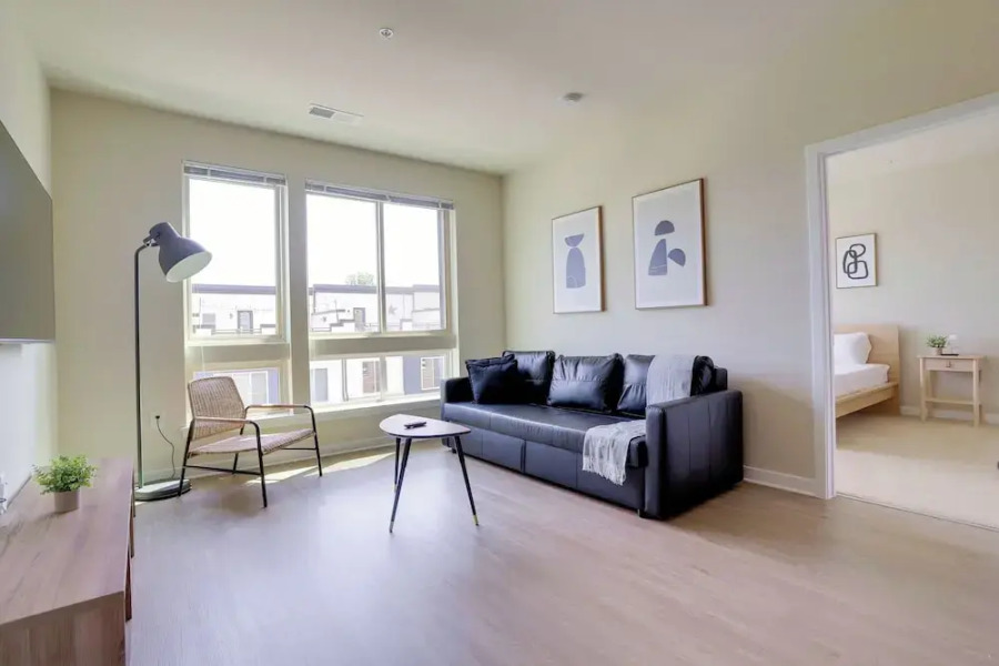 Stylish 2BR Condo in Alexandria