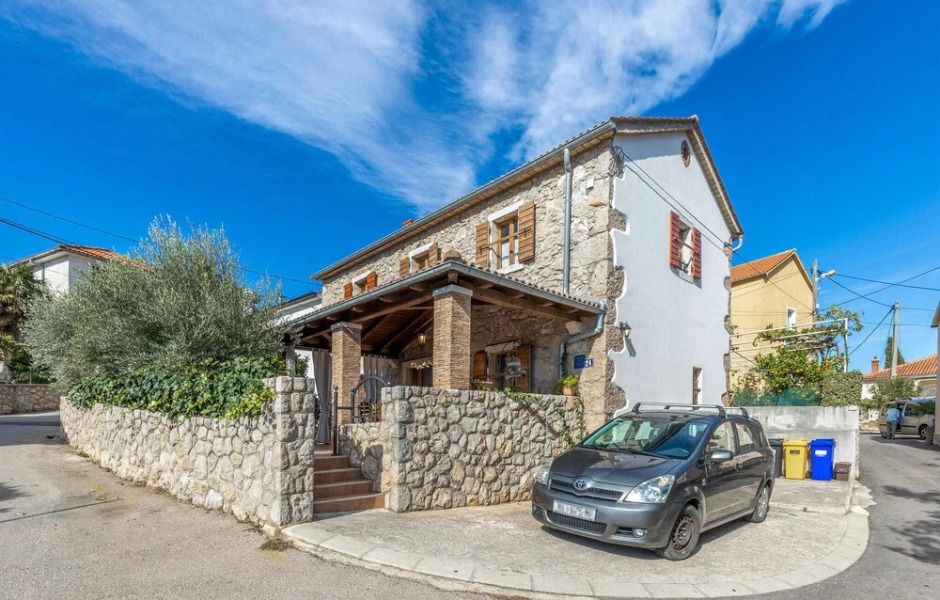 Beautiful Home in Malinska With Wifi and 3 Bedrooms