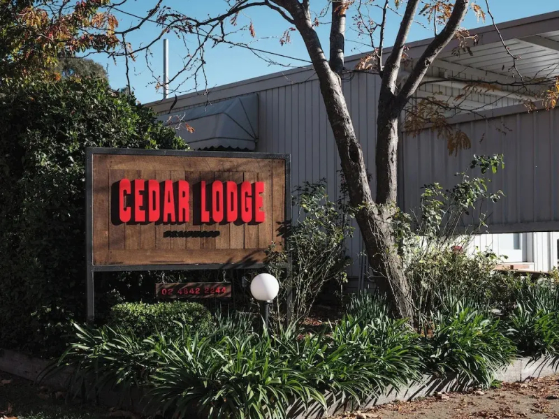 Cedar Lodge Motel