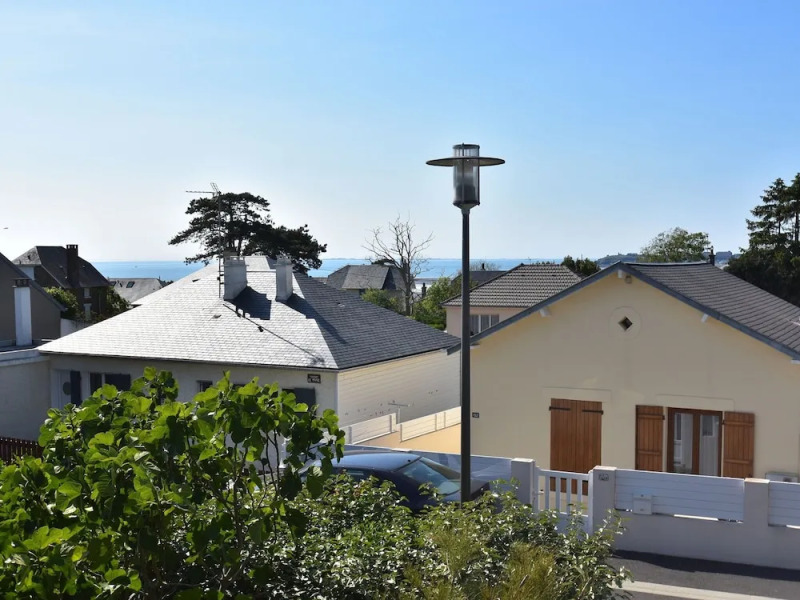 Cosy Holiday Home With Sheltered Terrace and Barbecue, Close to the Beach