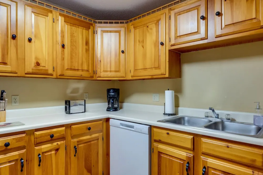 Bartlett Townhome w/ Balcony: 1 Mi to Ski Resort!