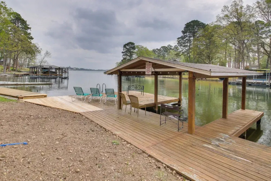 Cozy Lake Cabin w/ Dock in Hot Springs Nat'l Park