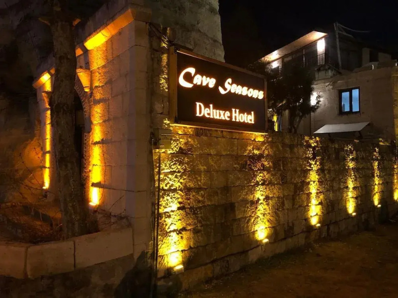 Cave seasons deluxe hotel