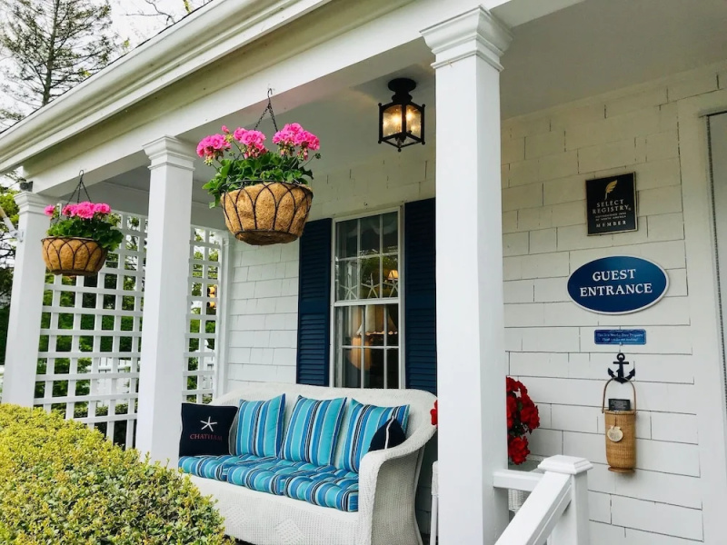 Carriage House Inn