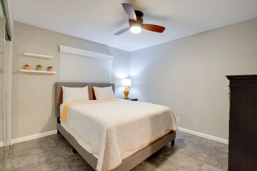 Theater Room & Pool Deck: Retreat in Palm Desert!