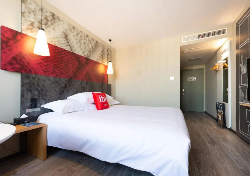 Ibis Guanyun Kowloon Port Water Street Hotel