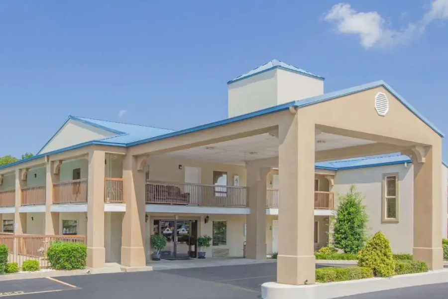 Days Inn & Suites Pine Bluff
