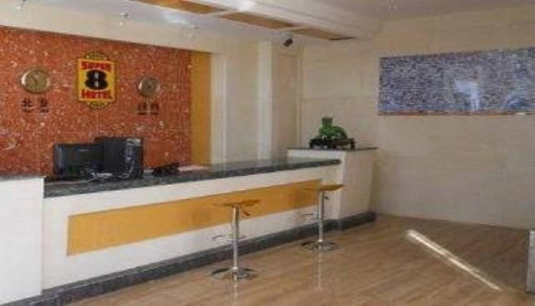 Super 8 Hotel Yining Fei Ji Chang Lu