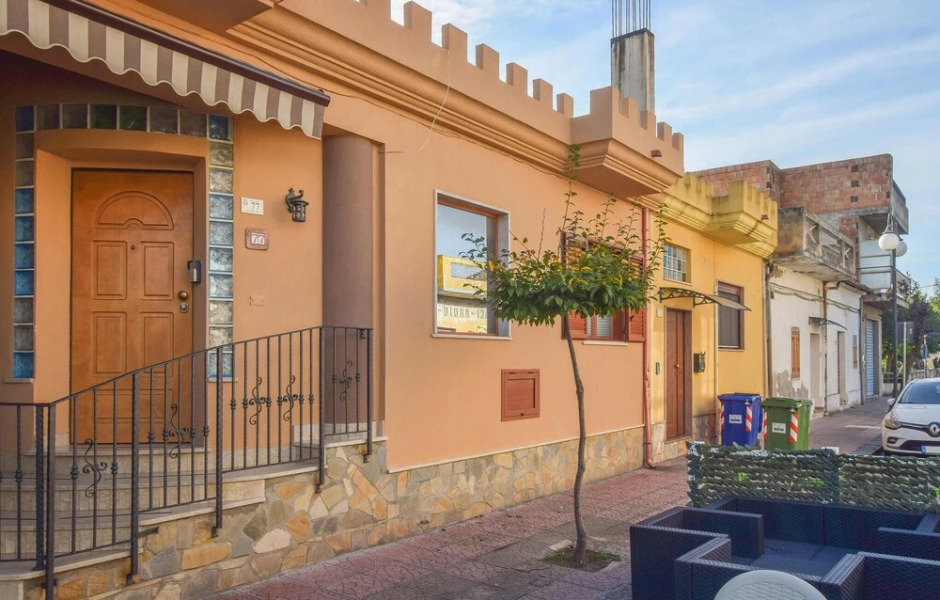 Nice Apartment in Limbadi With 1 Bedrooms and Wifi