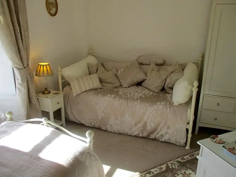 White Lodge BB