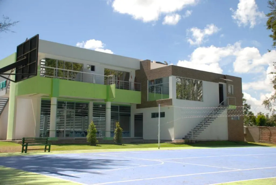 Hosteria Airport Garden