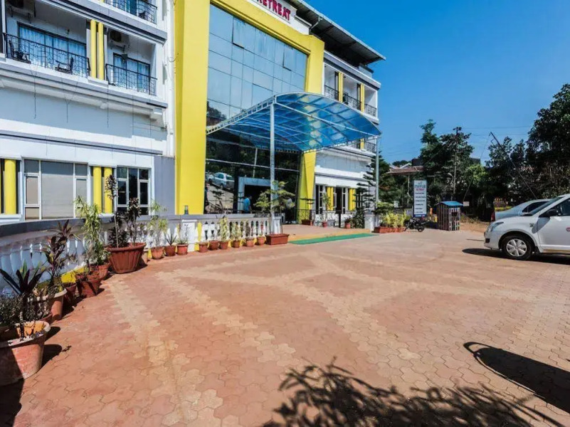 OYO Premium Lonavala Old Highway