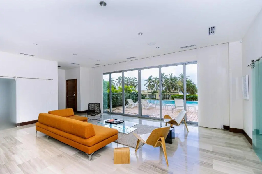 LG Smith Boulevard 558