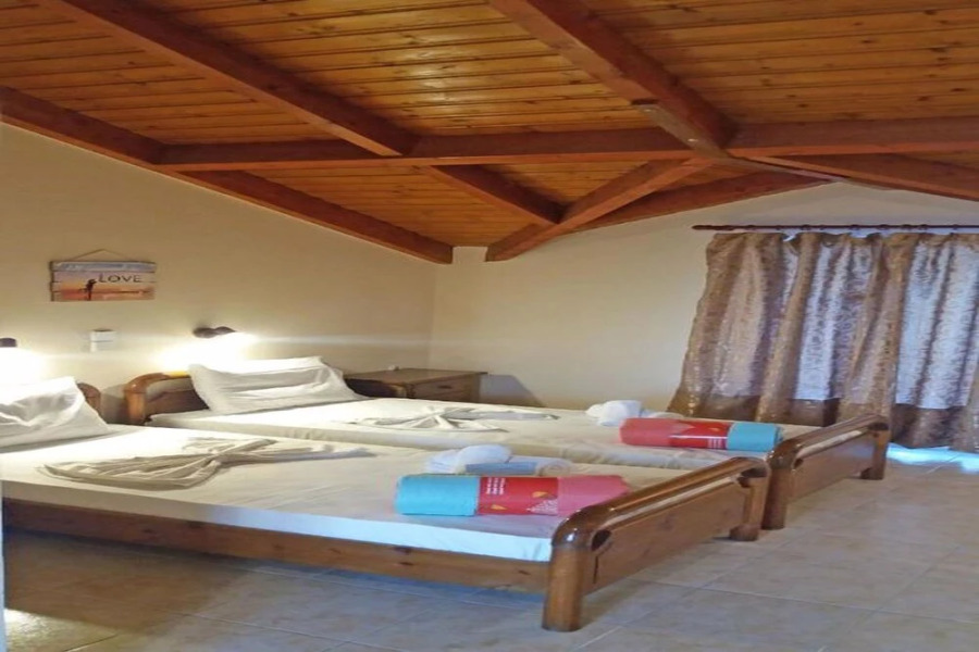 Giannis Pool Studios 2