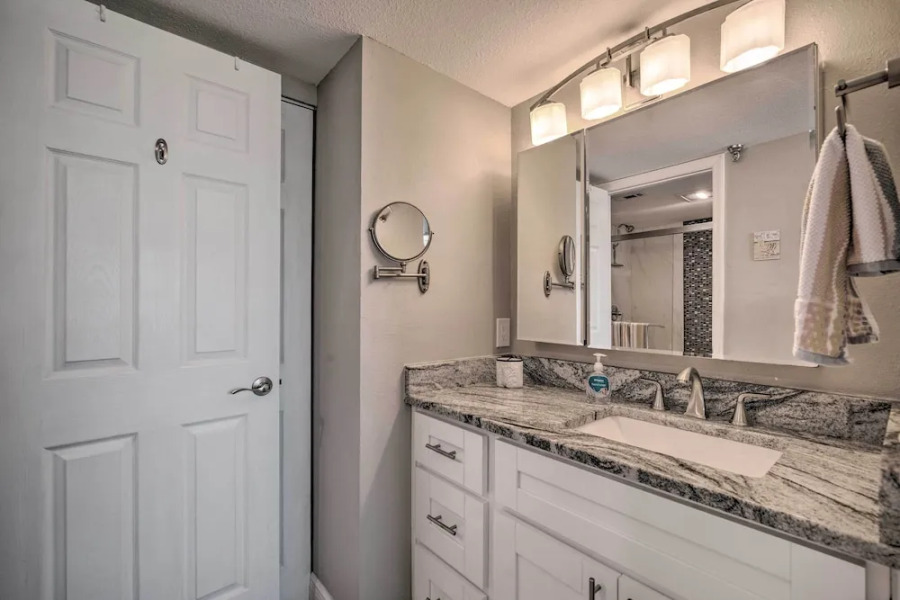 Relaxing Hudson Condo Steps From the Pool!