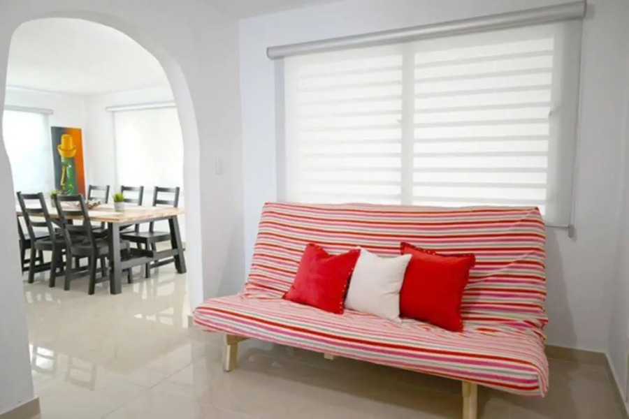 NEW Remodeled pool house 2 minutes from beach