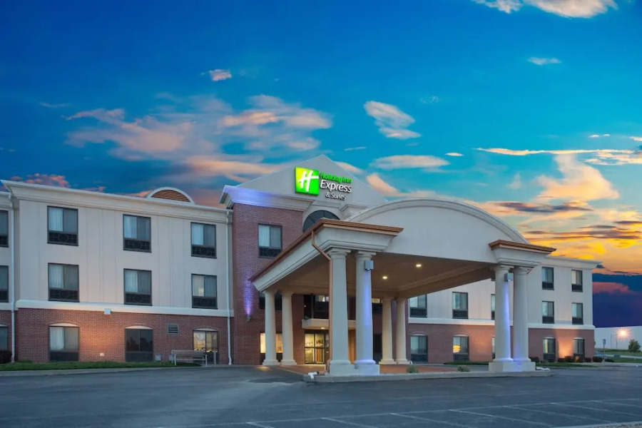 Holiday Inn Express Hotel & Suites Concordia US81