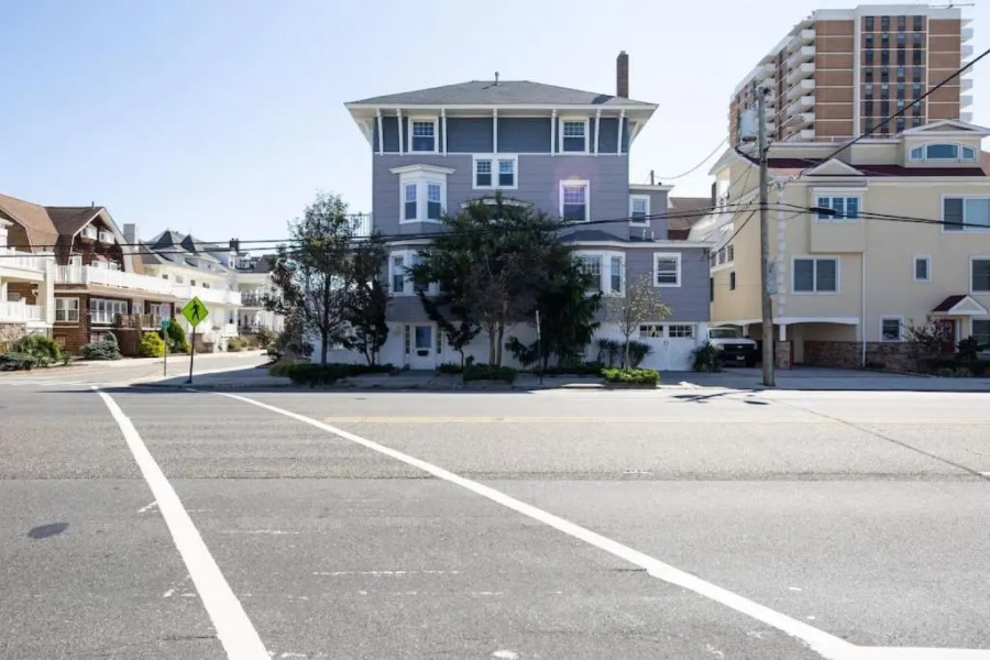 Large Patio with Ocean Views Beach Block Parking Unit 3
