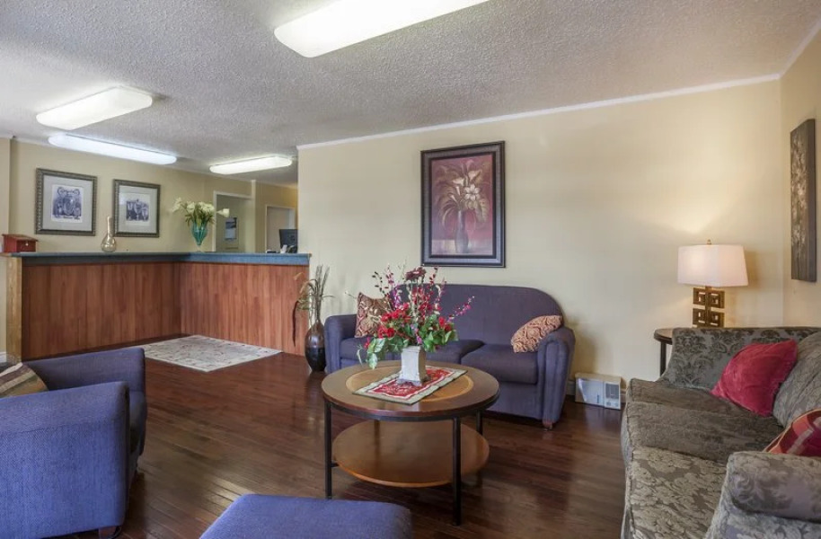 Econo Lodge Macpuffin