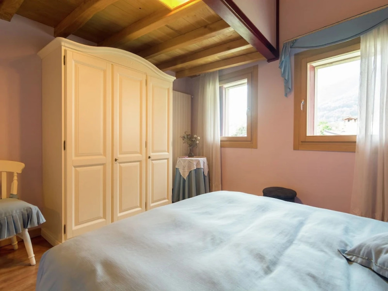 Adorable Apartment in Miane by the Lake