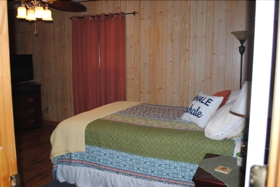 2 Peaceful - 1 Bedrooms, 1 Baths, Sleeps 4 Cabin