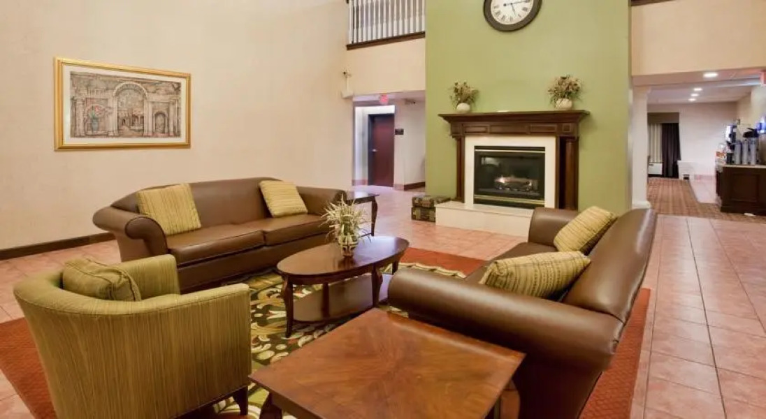 Baymont Inn & Suites Highland