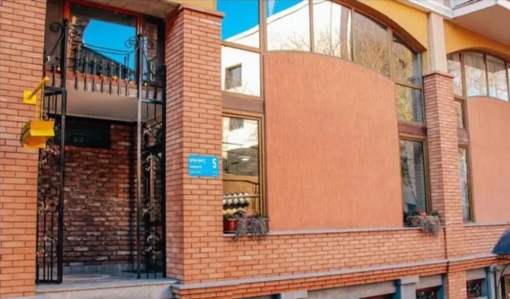 Отель Aura Plaza