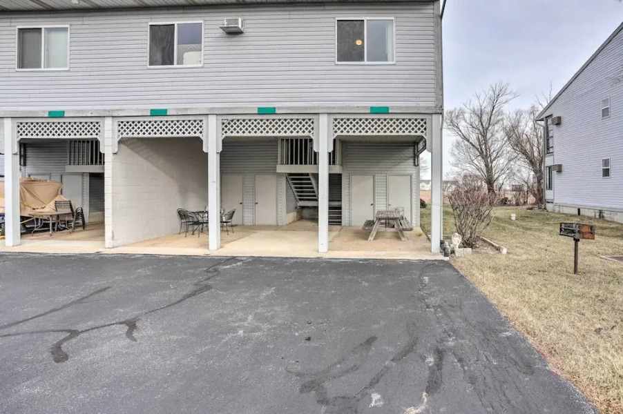 Condo w/ Balcony, Dock & Access to Lake Erie