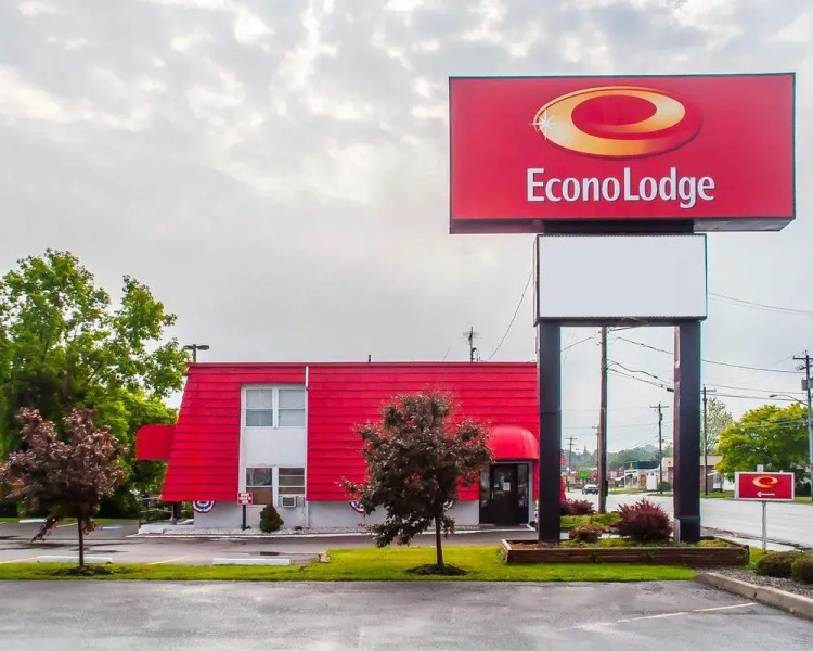 Econo Lodge Watertown