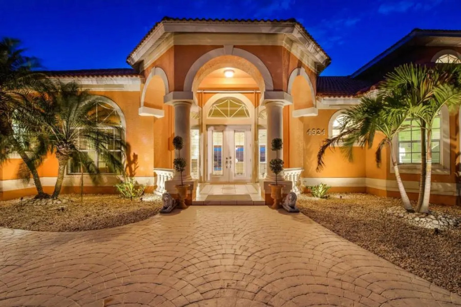 STUNNING Villa with Custom pool, Spa, pool table, Kayaks & sleeps 14! - Villa Flandria - Roelens