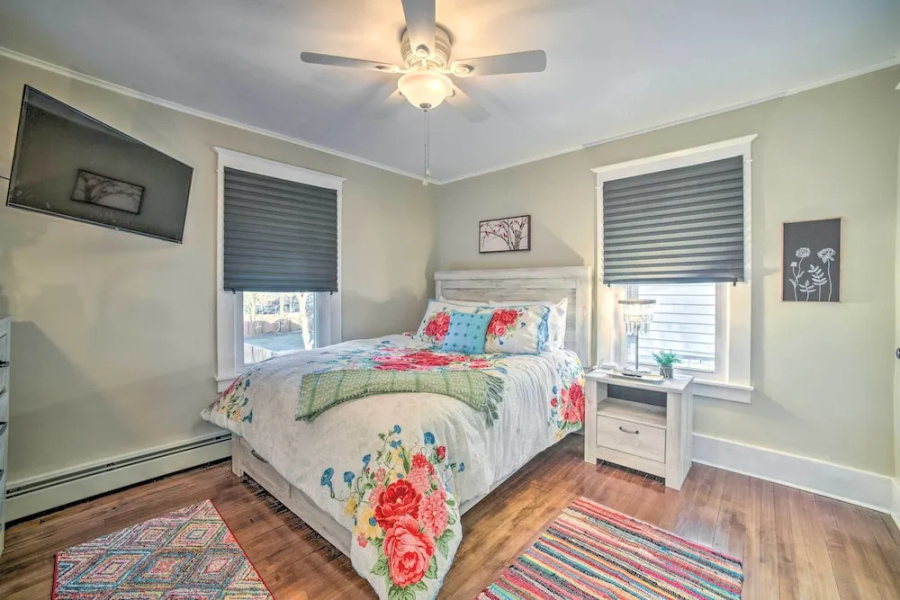 Family-friendly Glens Falls Home w/ Sun Porch