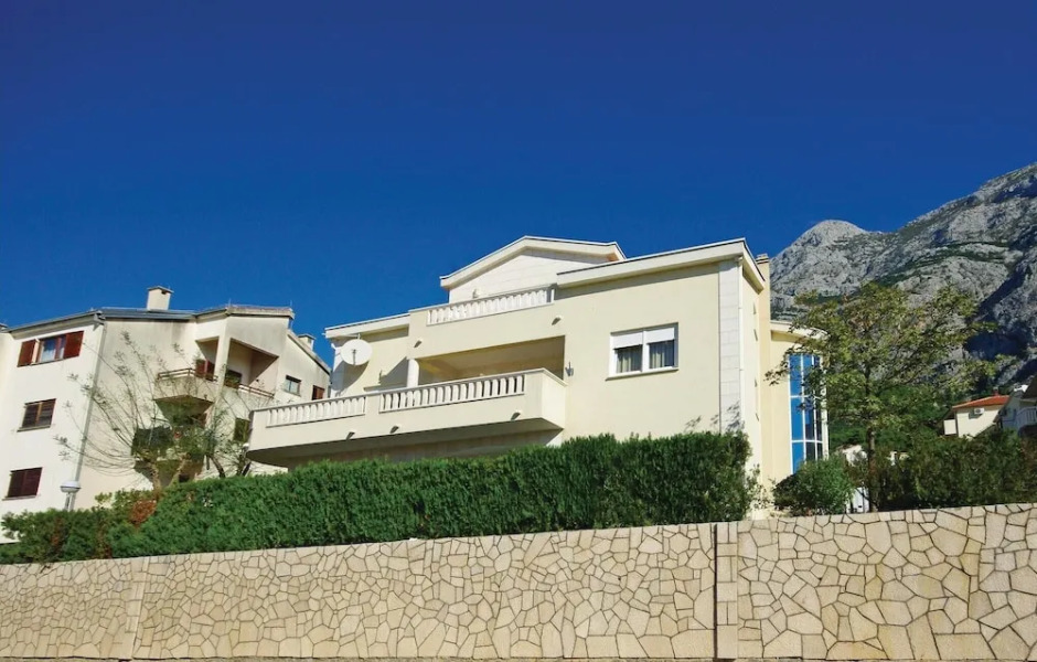 Awesome Home in Makarska With Wifi and 1 Bedrooms