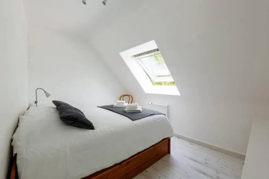 Charmante maison spacieuse et lumineuse, au calme avec un petit jardin