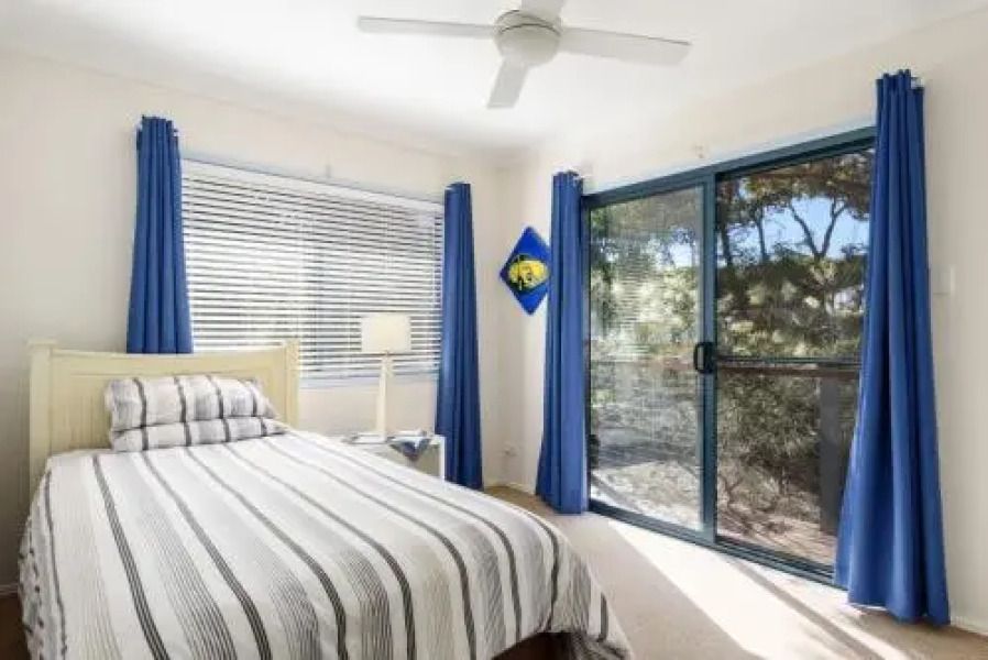 12 Ibis Court Highset Beach House With Natural Bushland Gardens And Covered Decks