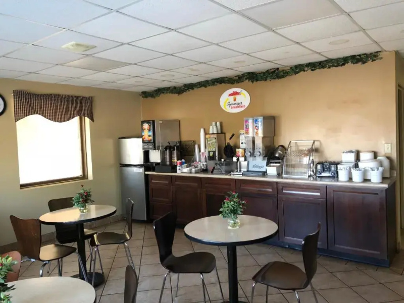 Super 8 Tupelo Airport