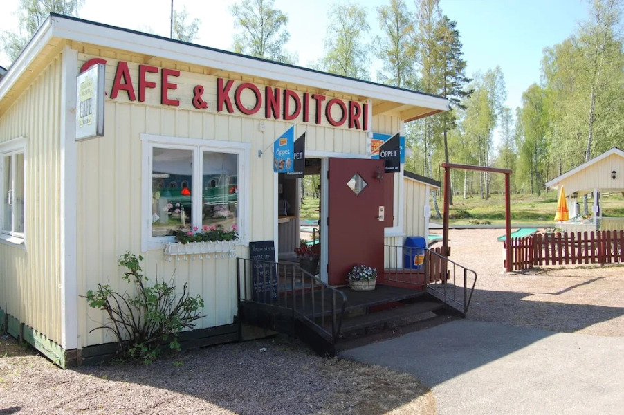 Linderås café och  Bed & Breakfast