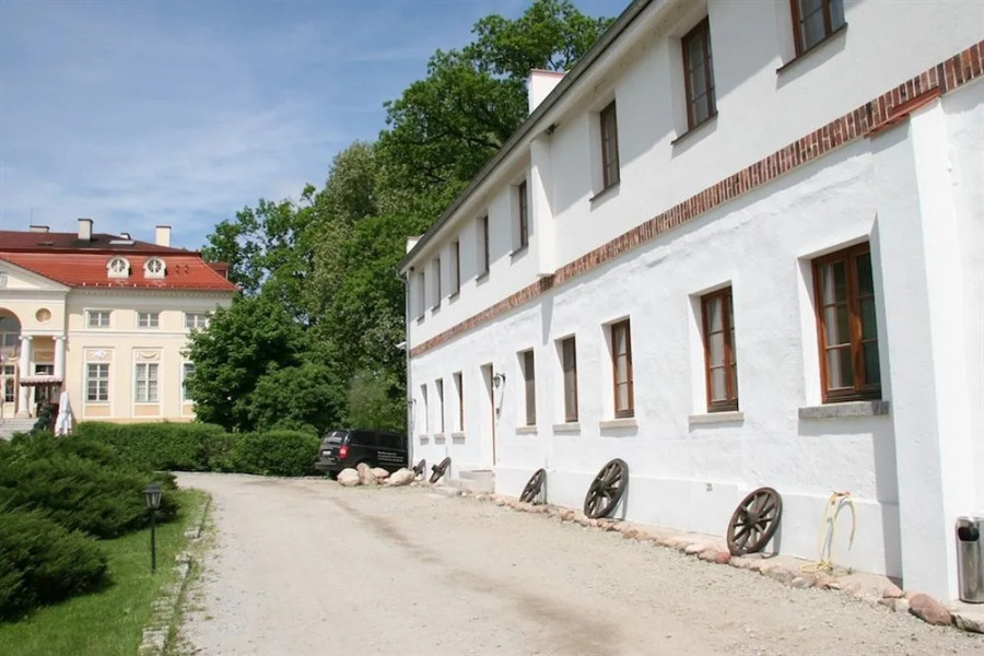Pałac Alexandrów Wrocław Airport