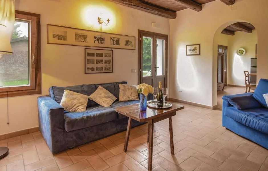 Stunning Home in Taglio di Po RO With 2 Bedrooms, Wifi and Outdoor Swimming Pool