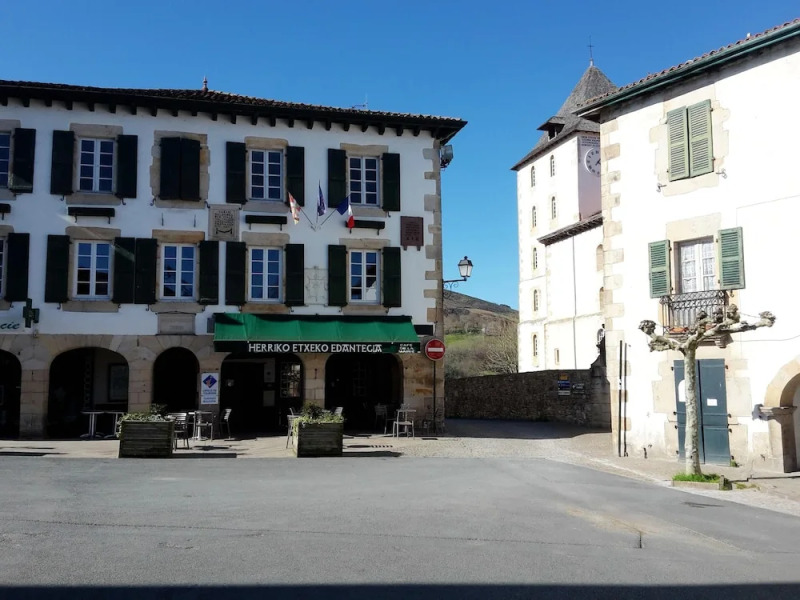 Apartment With 2 Bedrooms in Sare, With Wonderful Mountain View and Furnished Garden - 15 km From the Beach