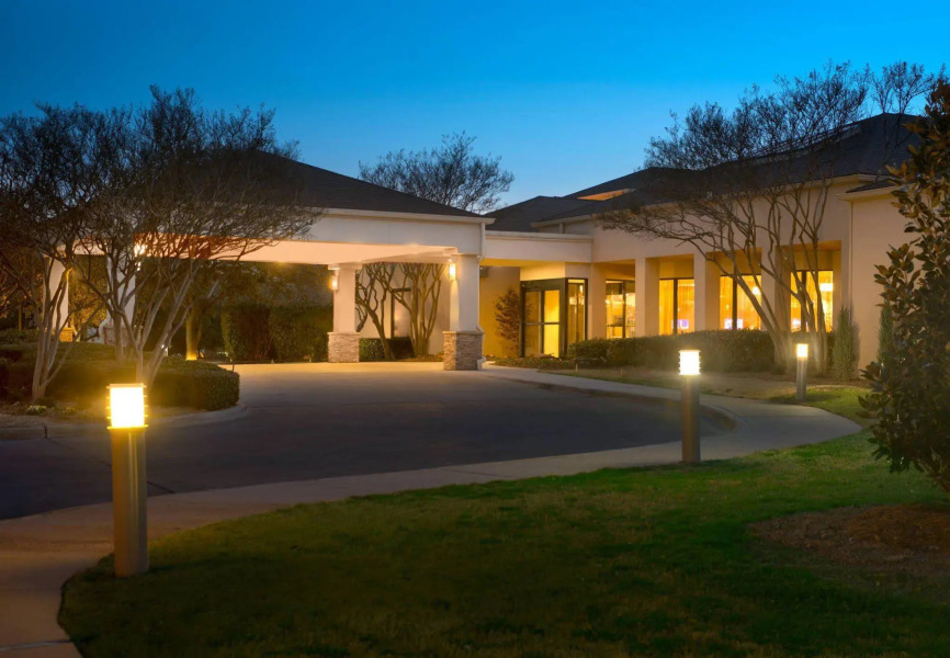 Courtyard by Marriott Addison Midway