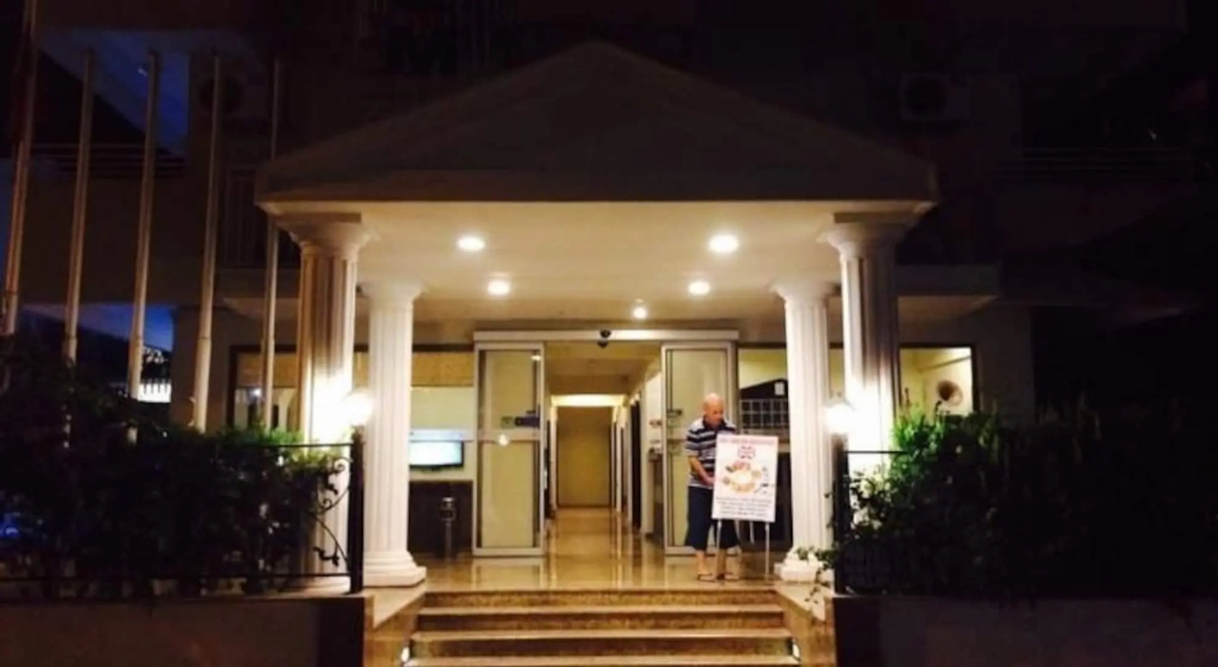 Green Palm Hotel
