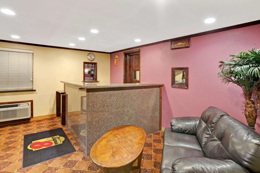 Super 8 By Wyndham Shawnee