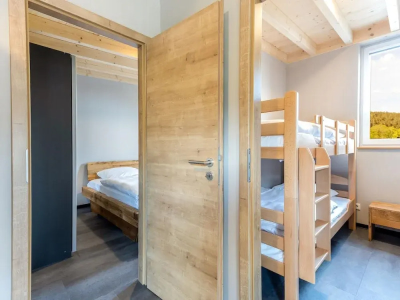 Beautiful Bungalow Near the Lake Beach