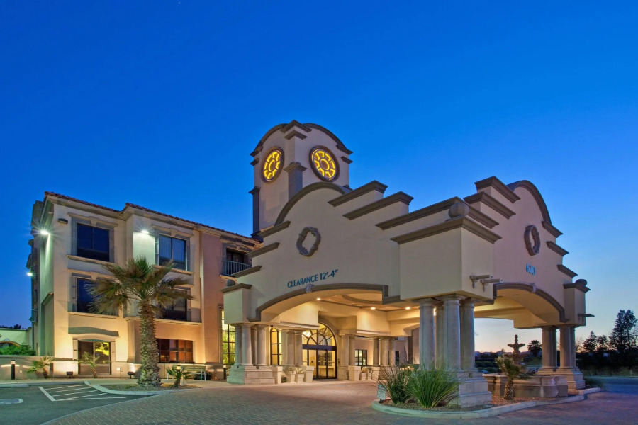 Holiday Inn Express & Suites Tucson Mall by IHG