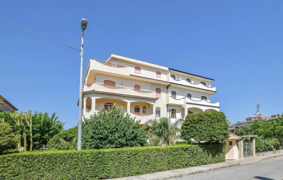 Nice Apartment in Guardavalle Marina With 1 Bedrooms