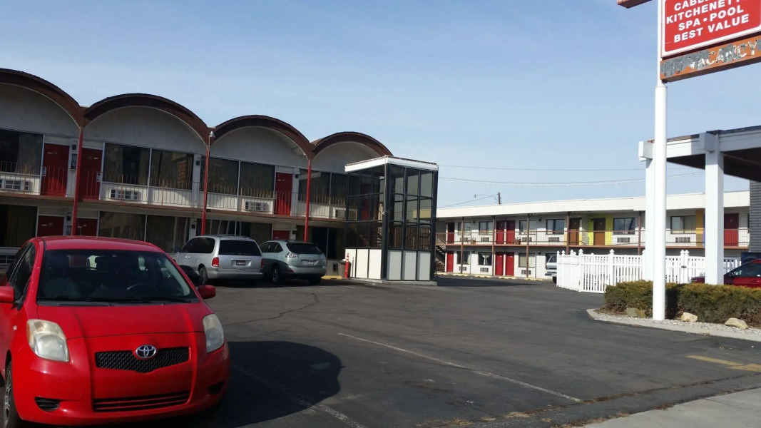 Executive Inn & Suites