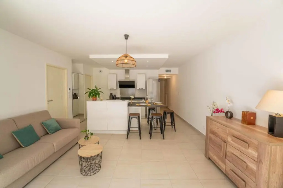 Les Lecques - Superb new standing T3 with garden swimming pool & parking