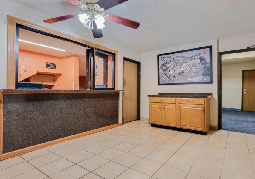 Super 8 By Wyndham Martinsburg