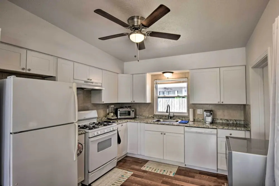 Sunny Cocoa Beach Home: Walk to Sea + Attractions!