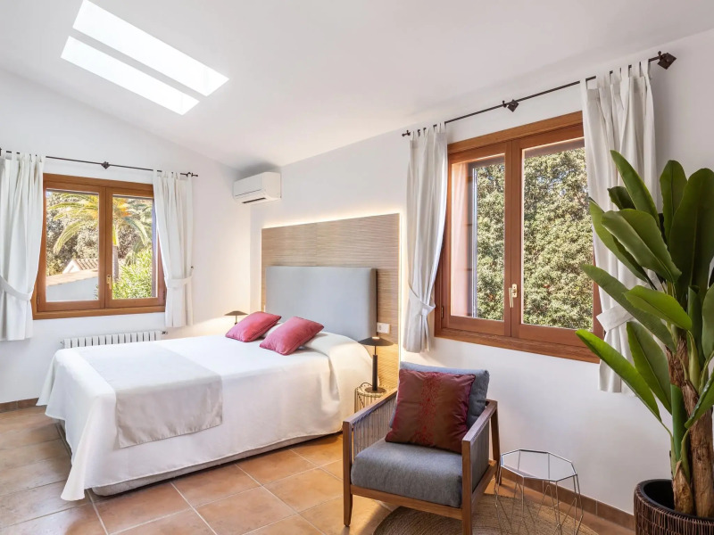 Villa in Son Servera With Beach & Pool